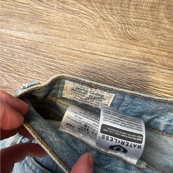 Levi’s distressed denim cutoff shorts - Picture 4 of 4